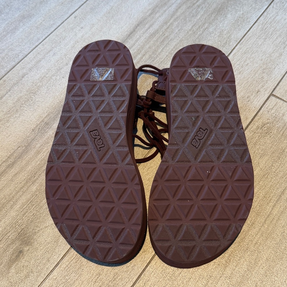 Teva Women's Midform Infinity Sandal. Size 5. Color Rum Raisin - Picture 3 of 5